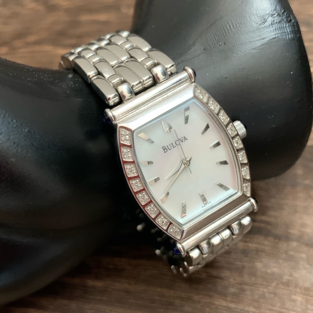 Authentic womans bulova watch - Stainless steel